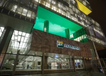 Desembargador suspende afastamento de conselheiro da Petrobras