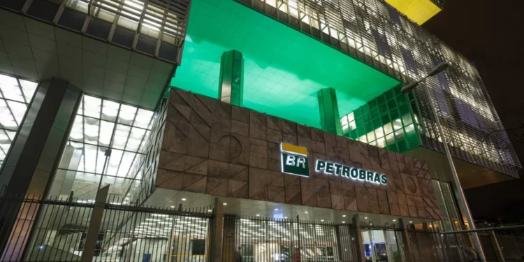 Desembargador suspende afastamento de conselheiro da Petrobras