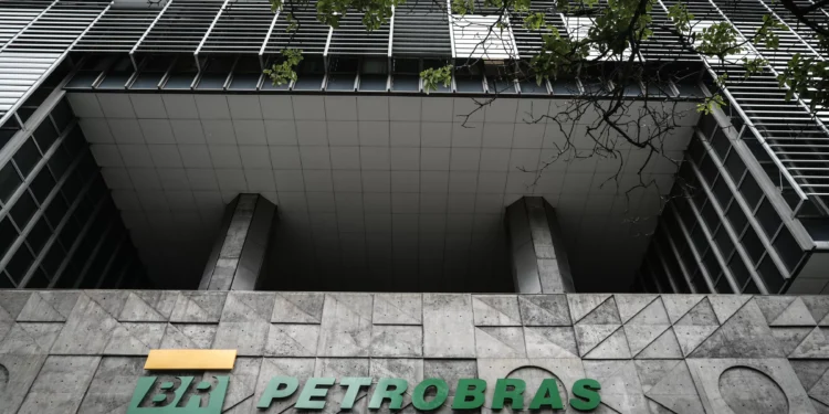 Conselho da Petrobras propõe pagar 50% dos dividendos extraordinários