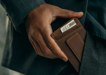 “TEODORO BASTOS DE ALMEIDA: O sucesso das finanças em Angola”