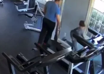 Pai obriga filho a correr em passadeira por estar gordo. Criança morreu