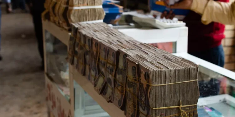 “Desmistificando as Finanças: Construindo um Futuro Próspero”