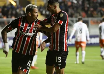 São Paulo vence Cobresal de virada e carimba classificação para as oitavas da Libertadores