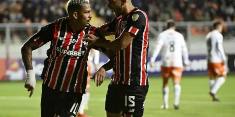 São Paulo vence Cobresal de virada e carimba classificação para as oitavas da Libertadores