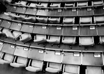 “Reconstruindo a confiança na Política”