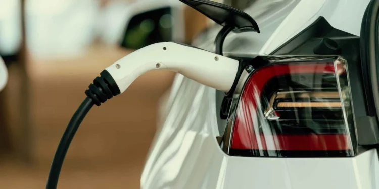 Novo robô pode deixar manutenção do carro elétrico mais barata