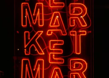 “Desvendando o Poder do Marketing com Olivia Traven”