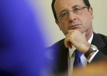 François Hollande considera que "a situação em França é grave"