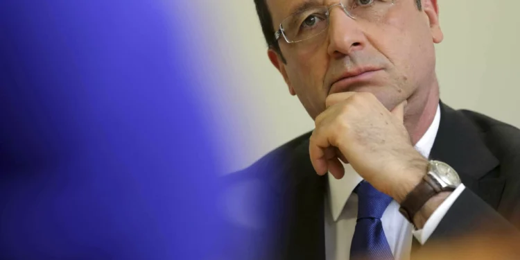 François Hollande considera que "a situação em França é grave"