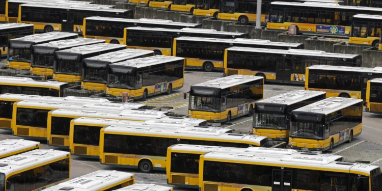 Greve parcial dos trabalhadores da Carris com "adesão elevada"