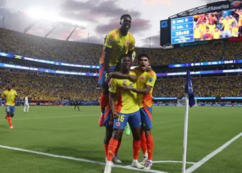 Com um a menos, Colômbia segura vitória contra Uruguai, volta a final depois de 23 anos e enfrenta a Argentina
