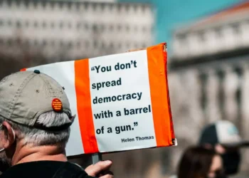 “Política: Além dos Escândalos – Descobrindo o Lado Positivo”