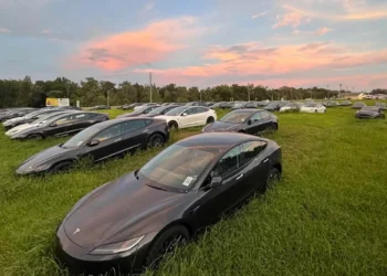 Teslas novos são encontrados abandonados nos EUA; saiba motivo