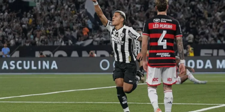 Botafogo goleia o Flamengo e retoma liderança do Campeonato Brasileiro