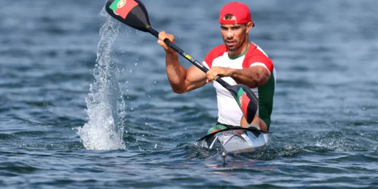 Fernando Pimenta pagaia rumo à final olímpica de K1 1.000m