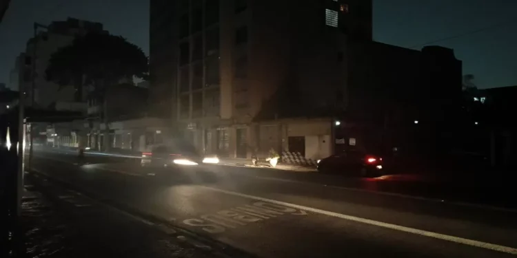 Ruas do Centro de São Paulo ficam sem energia elétrica