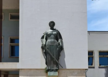 Ex-funcionária pública julgada em Aveiro por se apropriar de dinheiros públicos