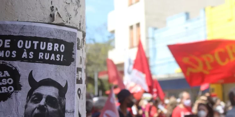 “A importância da política na sociedade atual”