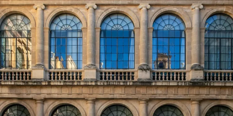 “A Importância da Política na Sociedade Moderna”