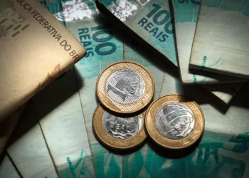 Fazenda revisa projeção de crescimento do PIB para 3,3% em 2024 e vê inflação maior