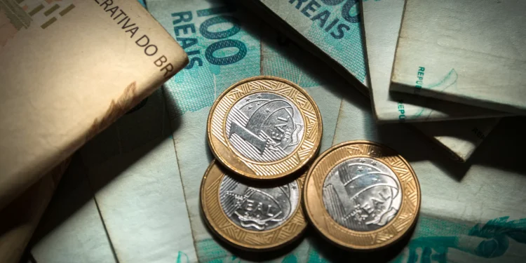 Fazenda revisa projeção de crescimento do PIB para 3,3% em 2024 e vê inflação maior