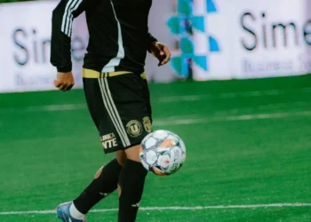 Oficial: Ex-Benfica acusa positivo teste antidoping e deixa clube romeno