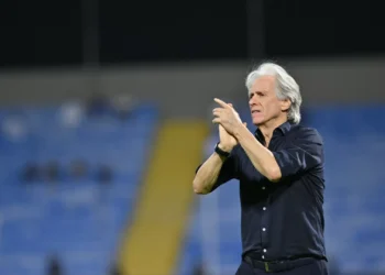 [0-1] Al Khaleej-Al Hilal: Marcos Leonardo marca e Jorge Jesus já festeja