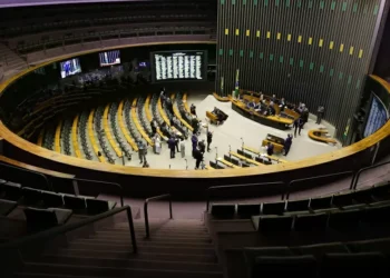 Câmara dos Deputados aprova lei contra registro ilegal de imagens íntimas