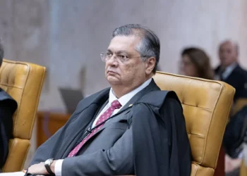 Dino libera R$ 370 milhões em emendas para a saúde na véspera da virada do ano
