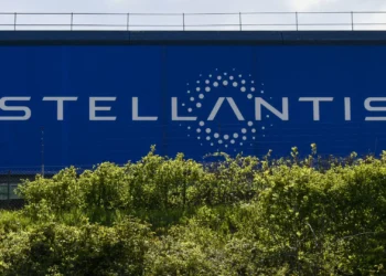 Stellantis contraria rumores relativos ao novo CEO