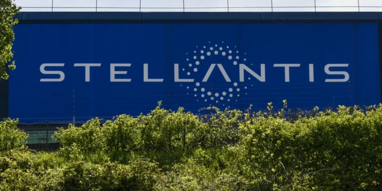 Stellantis contraria rumores relativos ao novo CEO