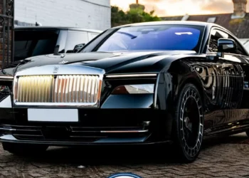 Que jogador do Manchester City terá comprado este Rolls-Royce elétrico?