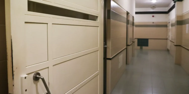 Prisão preventiva para polícia que atirou homem de uma ponte em São Paulo