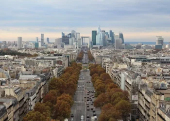 “Desafios econômicos: oportunidades de crescimento e superação”