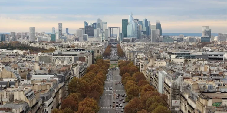 “Desafios econômicos: oportunidades de crescimento e superação”