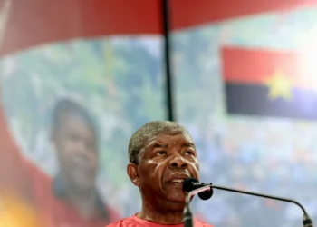 João Lourenço preocupado com “desafios em democracia” em Moçambique