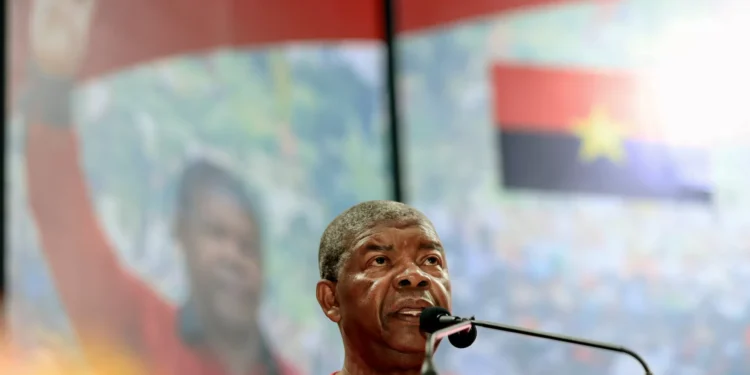 João Lourenço preocupado com “desafios em democracia” em Moçambique
