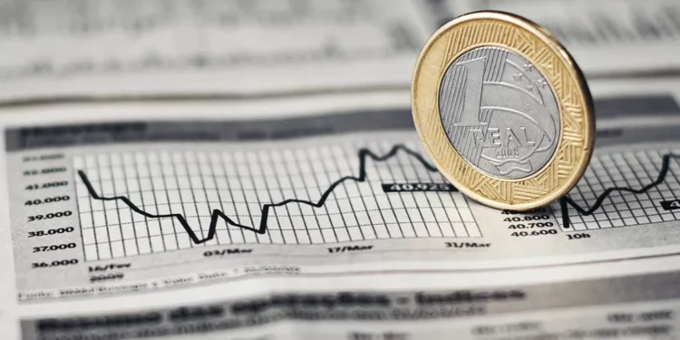 Expectativa dos bancos para 2025 é de Selic a 15% e dólar perto de R$ 6