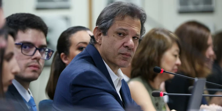 Governo deve cumprir meta fiscal em 2025, mas continuar no vermelho, diz BTG