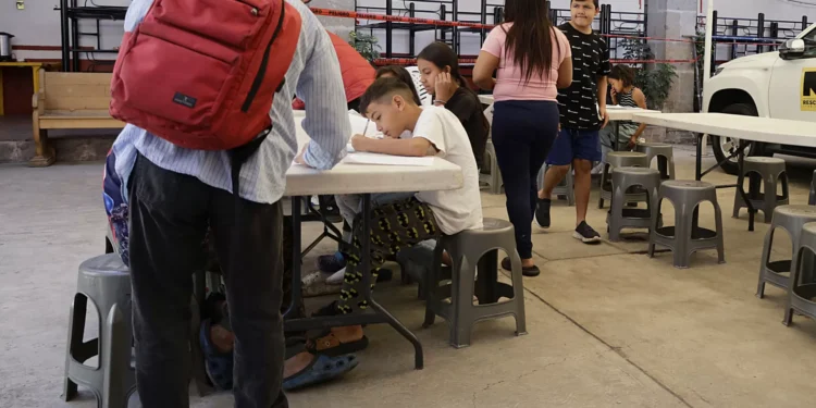 EUA restabelece serviços jurídicos para crianças migrantes após pressão