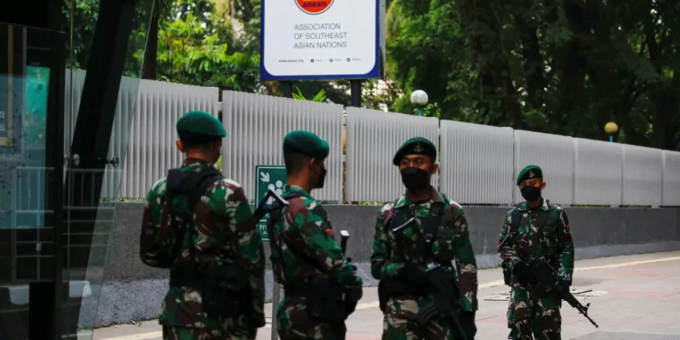 Myanmar repatria centenas de chineses envolvidos em fraudes ‘online’