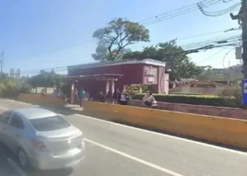 Homem é assassinado durante assalto em ponto de ônibus na Zona Oeste de São Paulo