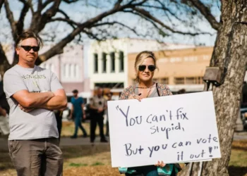 “Política: entre o engajamento e a descrença”