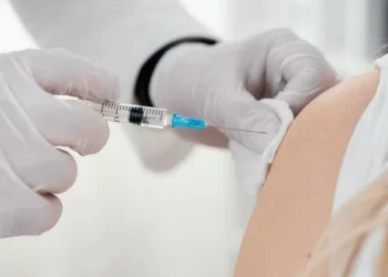 Governo federal anuncia primeira vacina 100% nacional e de dose única contra a dengue