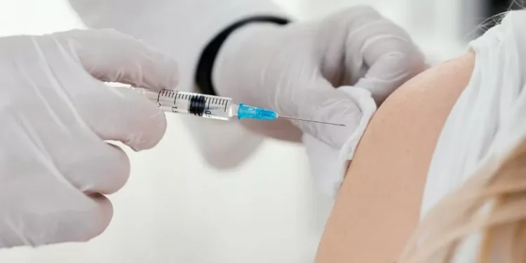 Governo federal anuncia primeira vacina 100% nacional e de dose única contra a dengue