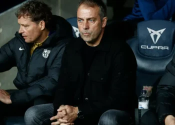 Flick reconhece falhas no Barcelona: “A equipa é jovem…”