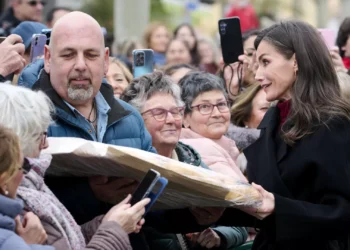 Visita de rainha Letizia a Navarra teve direito a uma baguete gigante