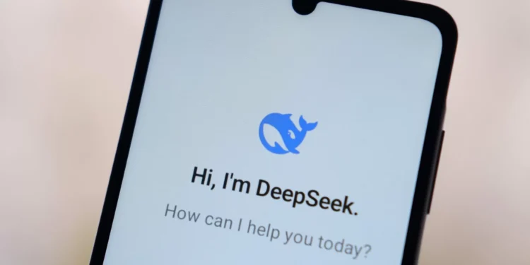 Em meio à competição, DeepSeek volta a permitir acesso à IA