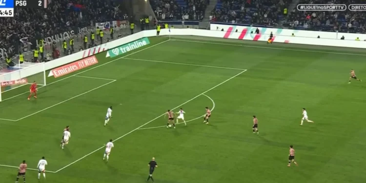 Incrível. O gesto de Gonçalo Ramos no golo do PSG que está a correr mundo