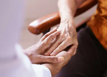 O que é um cuidador informal? E de que tipo de apoio precisa?